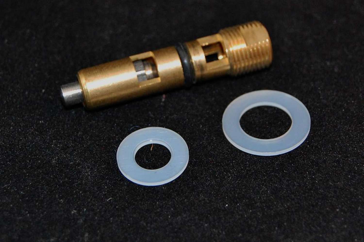 ADVANCED ENGINE DESIGN .150 Alcohol Needle & Seat – Each 5117